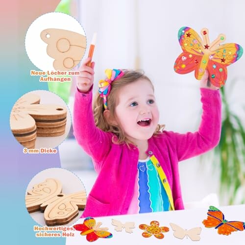 Kind speelt met vlinder knutselset