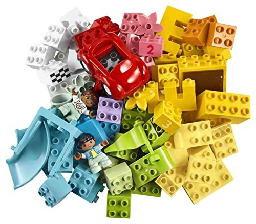 Stapel kleurrijke Lego-stenen en figuren