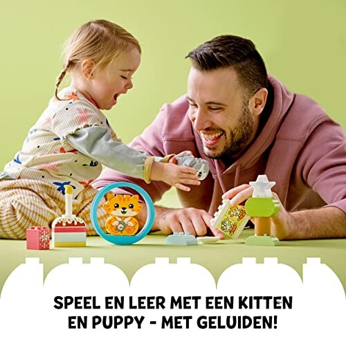 Vader en kind spelen samen met speelgoed op een tafel.