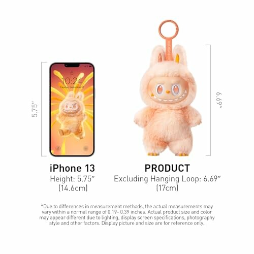 Pluche speelgoed naast iPhone 13 voor groottevergelijking