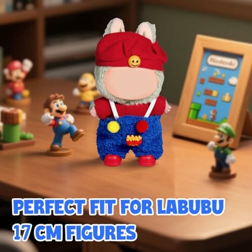 Labubu-figuur met Mario-thema op bureau