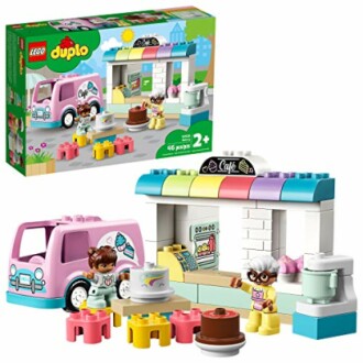 LEGO Duplo cafetaria en speelgoedwagen set met figuren en taartjes.