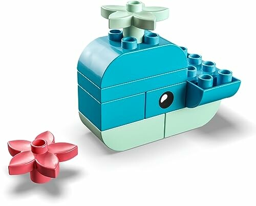 Blauwe LEGO-walvis met een roze bloem